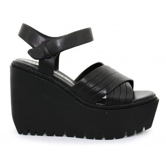 LAST CHANCE Opening Ceremony platforms - Picture 2 of 2